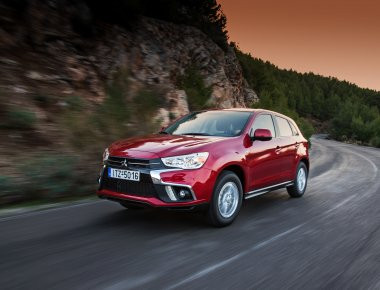 H Mitsubishi παρουσίασε το ανανεωμένο ASX με τον ασφάλτινο χαράκτηρα